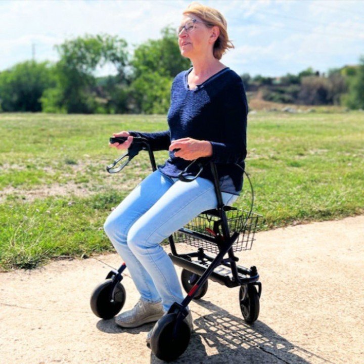 Rolator polivalente plegable