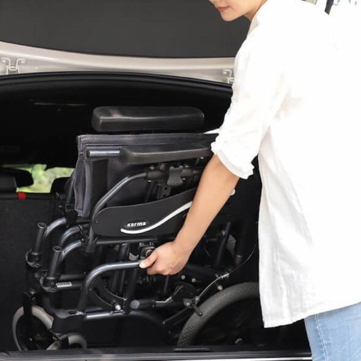 Silla de ruedas basculante de aluminio plegable 'Vip'
