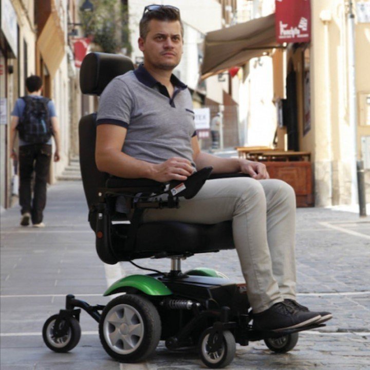 Silla de ruedas eléctrica R300 | Comprar online | Ortoespaña