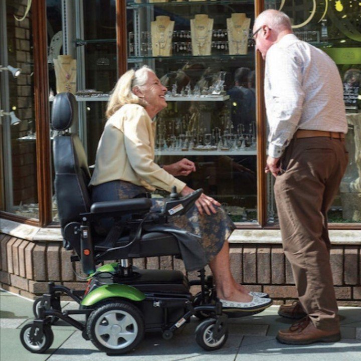 Silla de ruedas eléctrica R300 | Comprar online | Ortoespaña