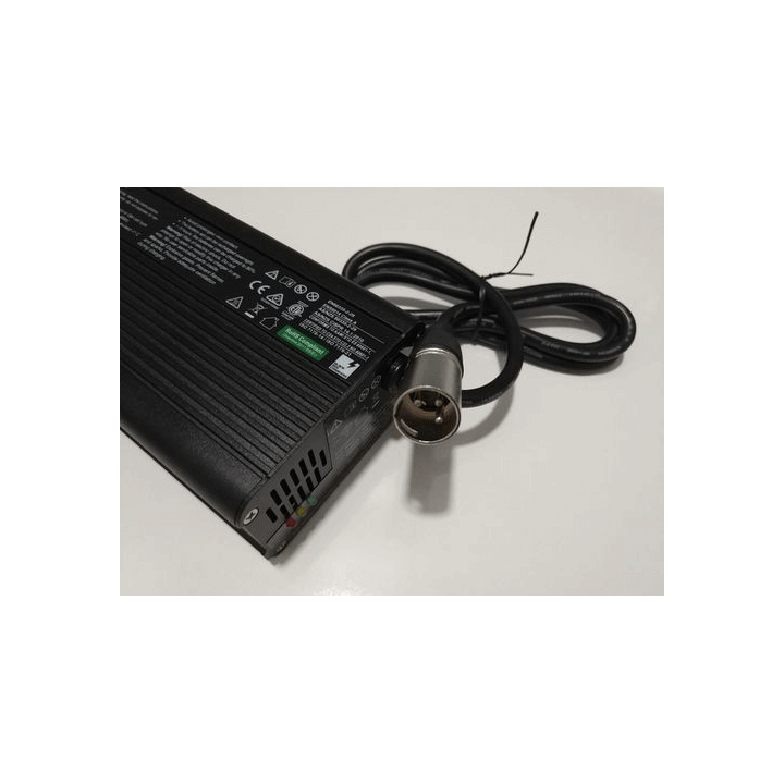 Cargador 8A 24V para baterías de scooter y silla eléctrica
