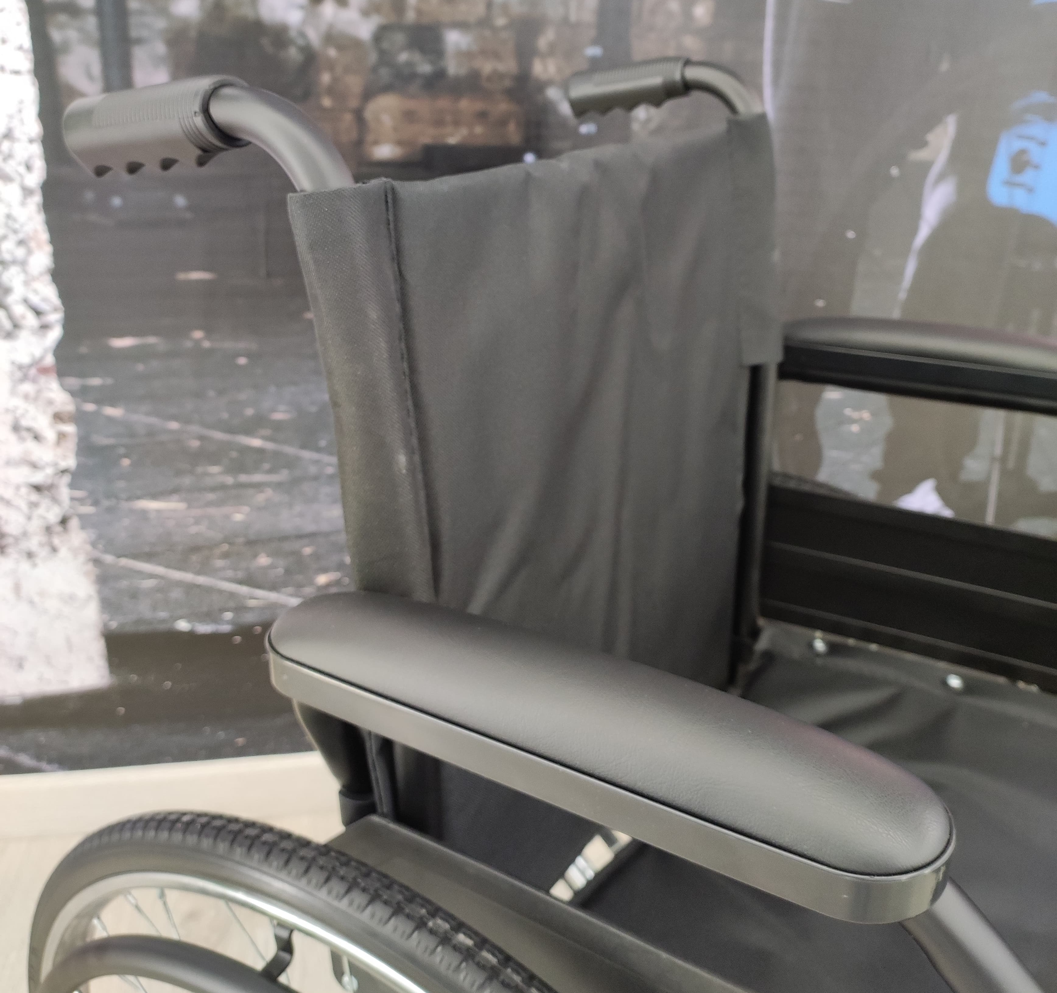 Reposabrazos y manetas silla manual plegable